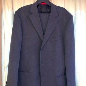 Taylor & Wright men size 46R, 3 buttons suit beautiful dark grey lightly used.